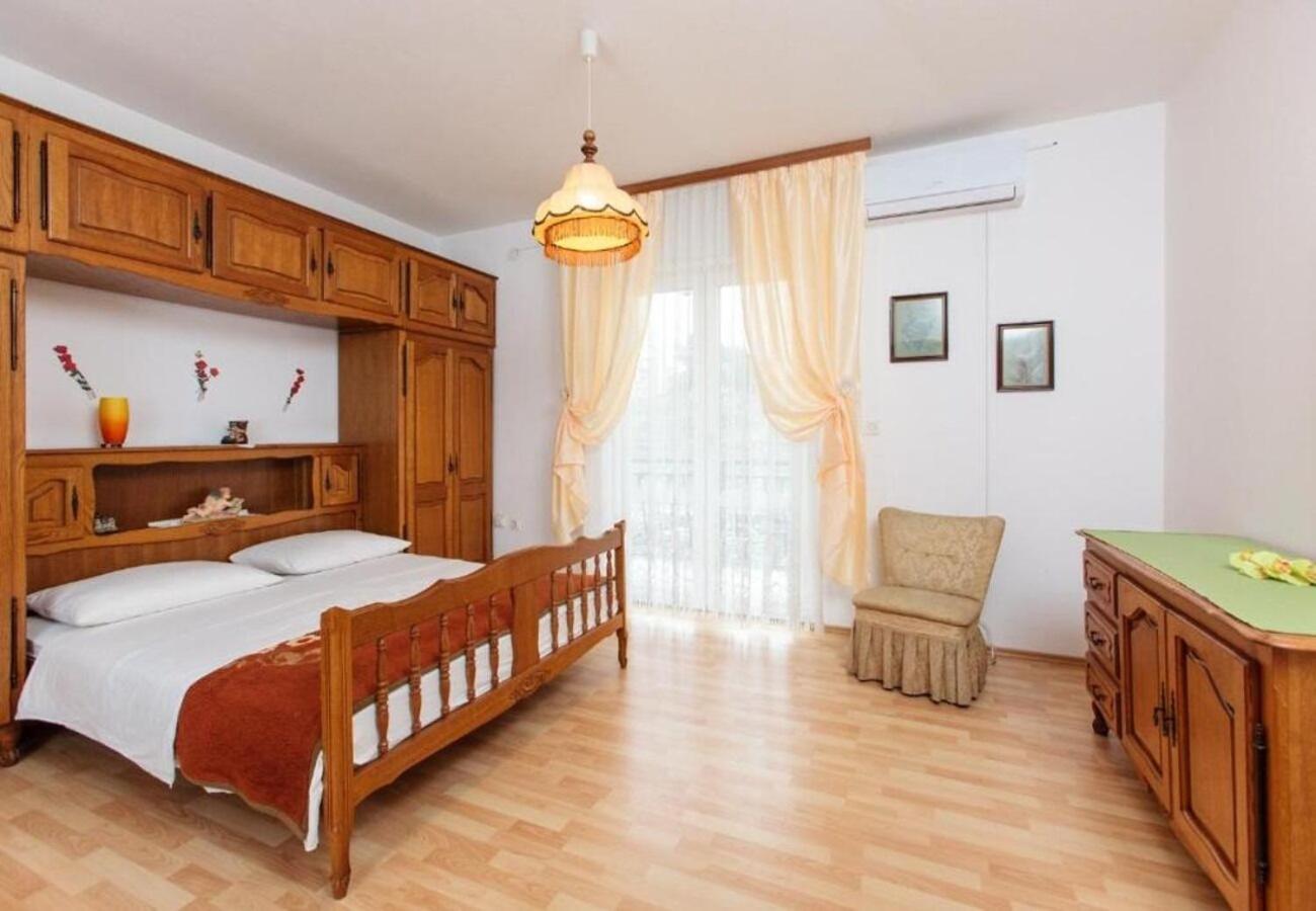 Apartment Knez 1 - 50 M From Beach Podstrana Esterno foto