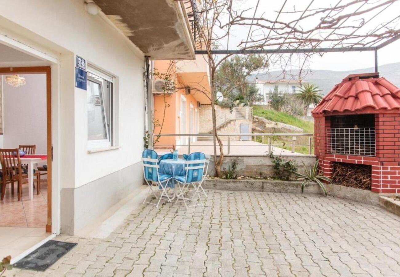 Apartment Knez 1 - 50 M From Beach Podstrana Esterno foto