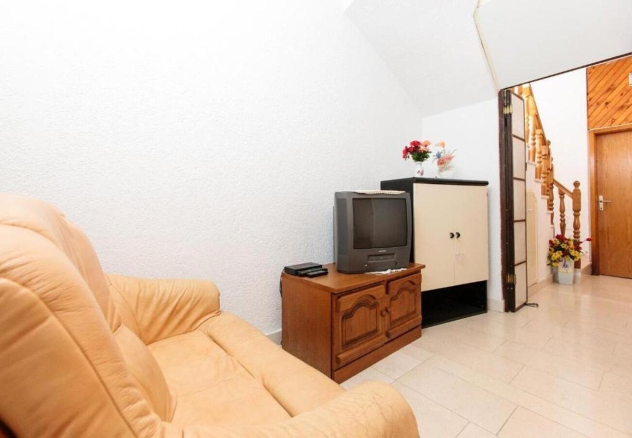 Apartment Knez 1 - 50 M From Beach Podstrana Esterno foto