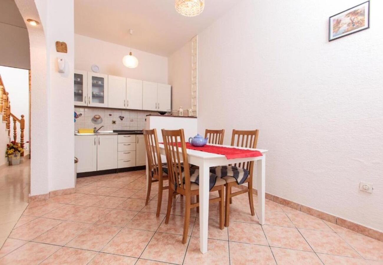 Apartment Knez 1 - 50 M From Beach Podstrana Esterno foto